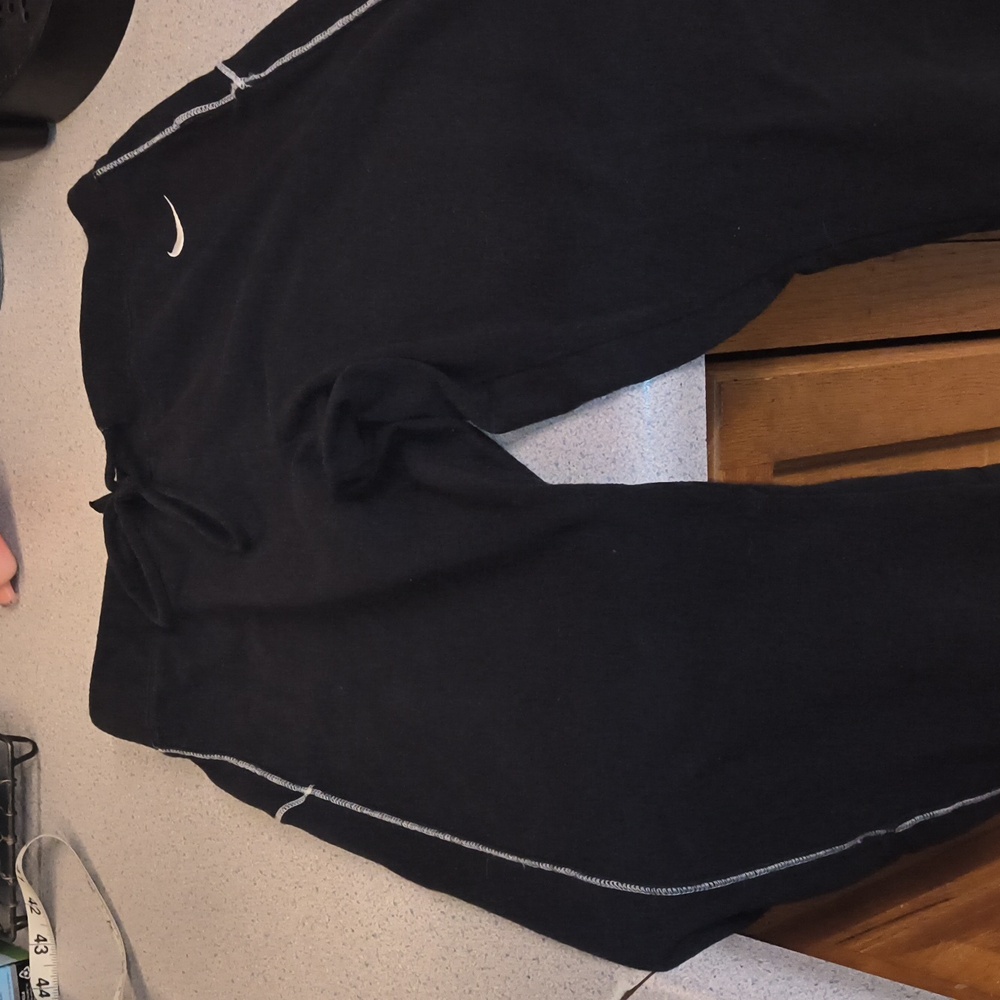 Nike Brand Black Athletic Capri Pants-Size Small-NWOT